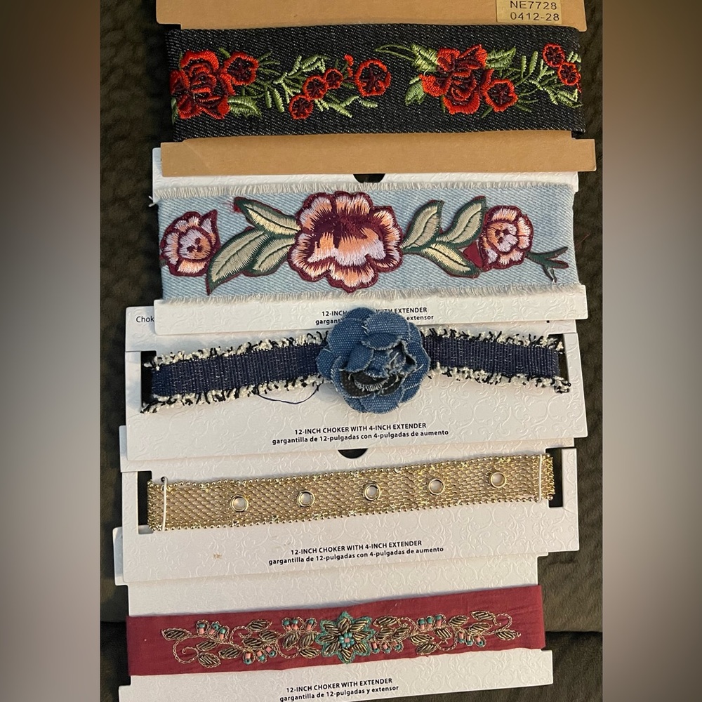 5 CHOKERS $20